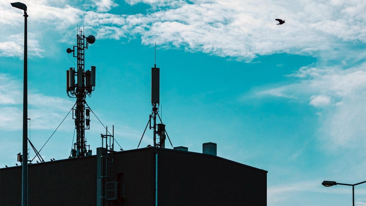 Could Cell Coverage in Your City Effectively Manage Your Lighting System?