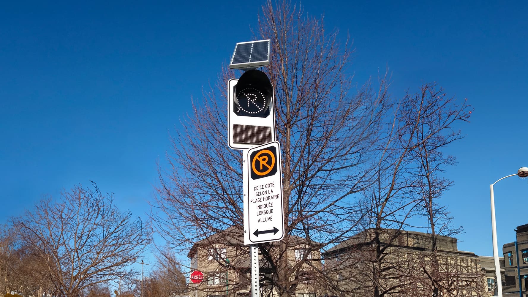Des panneaux de signalisation dynamiques pour la gestion du stationnement sur rue de la Ville de Laval